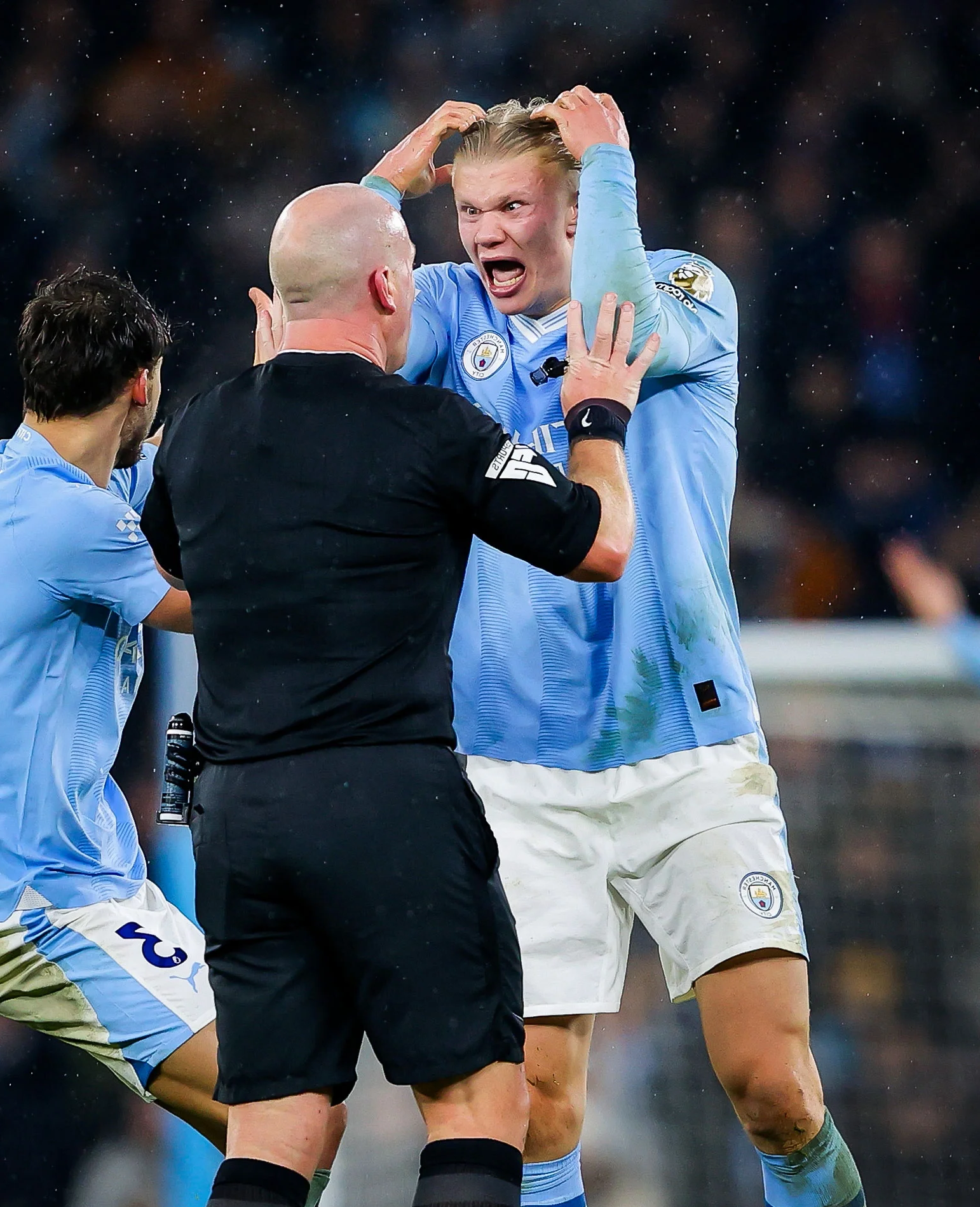 BB-哈兰德重返赛场,爆冷首场状态出色,掘金观众沸腾!观众掌声雷动-BB