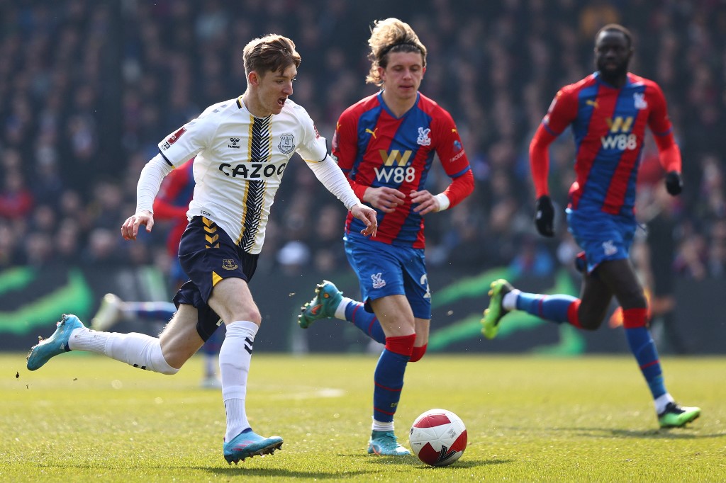 BB-风云突变!法兰克福关键时刻调整名单,足总杯版图或变,更衣室稳定,年轻球员得到机会的简单介绍-BB